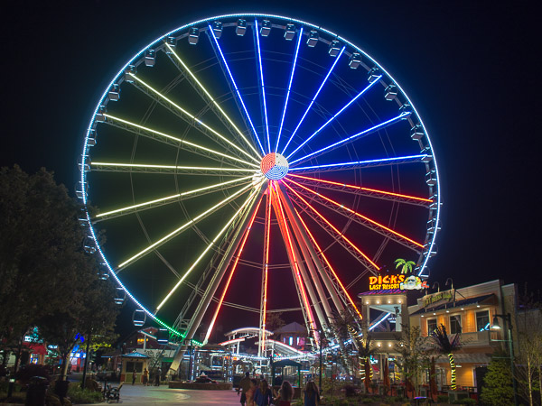 Pigeon Forge TN Huge Ferris Wheel. 